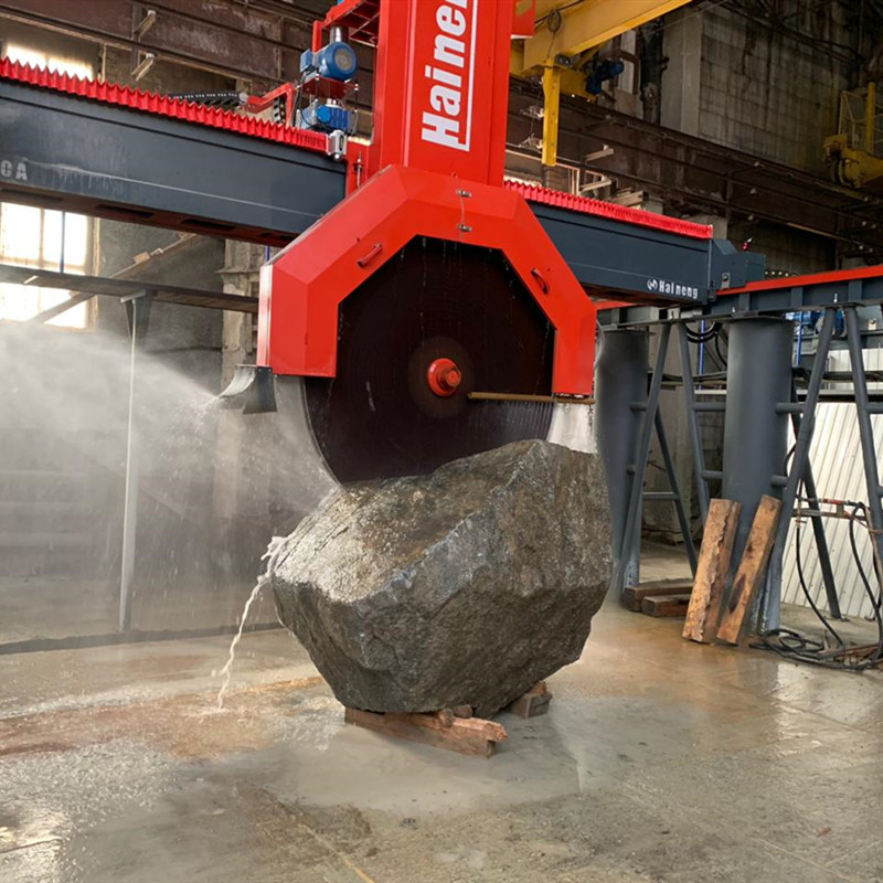 Russland Tscheljabinsk Kundenfabrik - Installation und Verwendung der Mittelblock-Steinbrückensäge